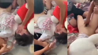 Bokep SMP bocil abg mesum di sekap di gudang di ewe rame rame