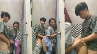 Bokep SMP viral Duo bocil ngentod di kamar mandi