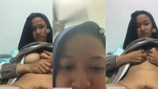 Bokep indo viral Pamer tete pink mulus